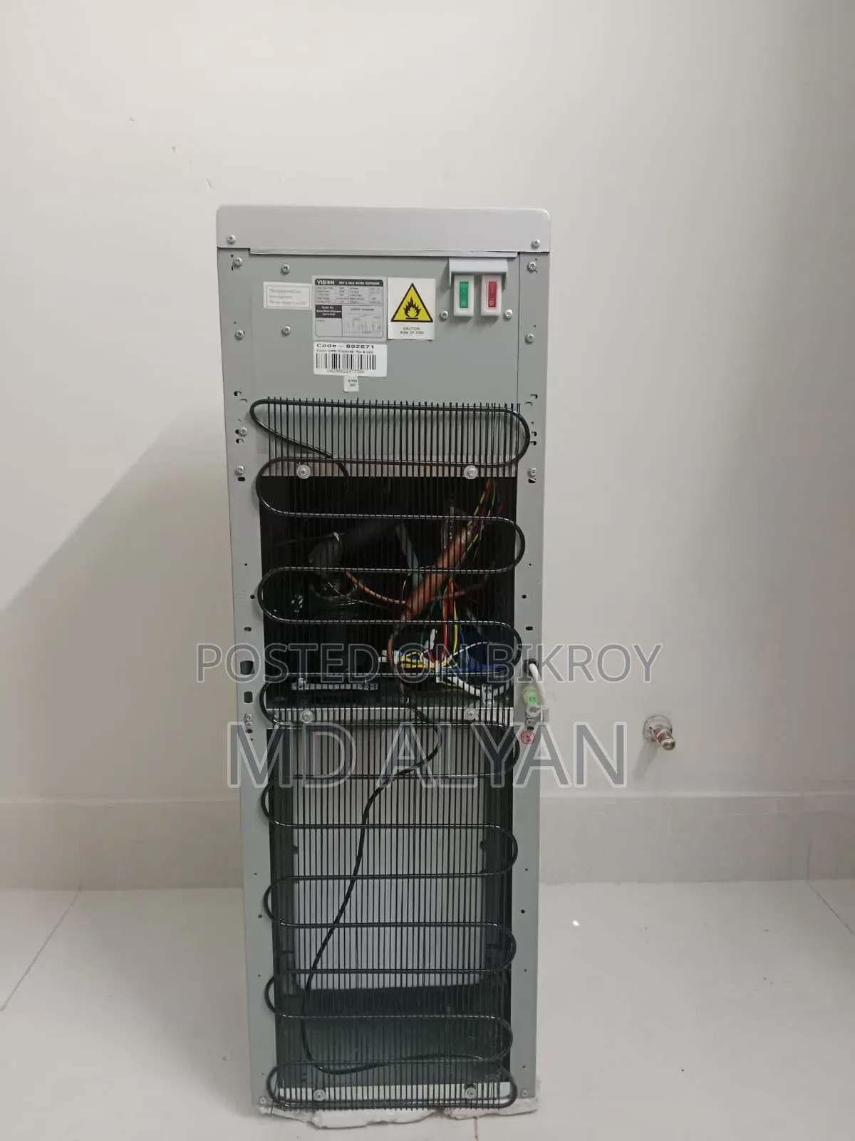 ওয়াটার ডিসপেনসার একদম নতুন‌ ভিশন কোম্পানির ।