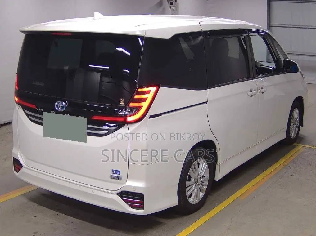 Toyota Noah 2022 Pearl