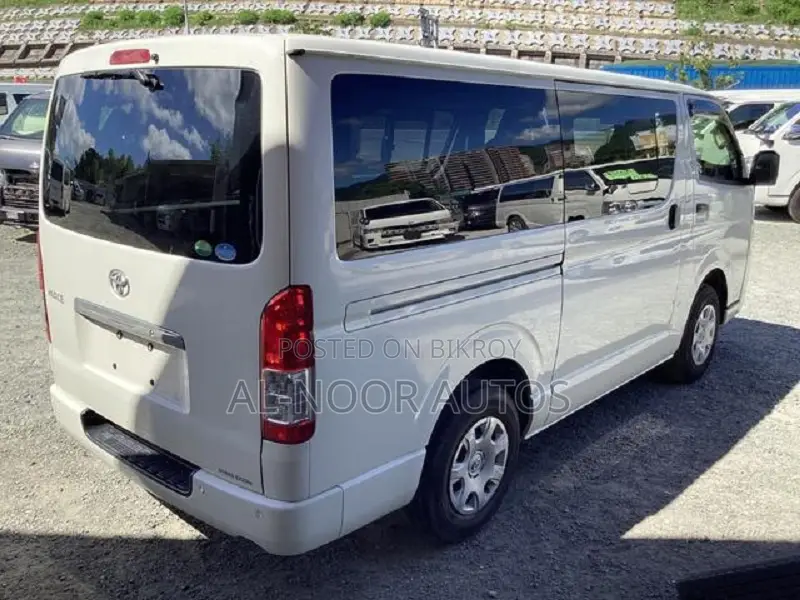 Toyota HiAce 2021 White