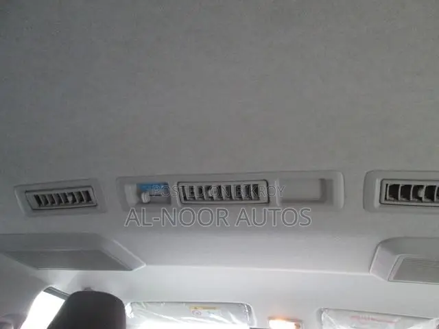 Toyota HiAce 2021 White