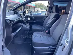 Toyota Noah 2021 Silver