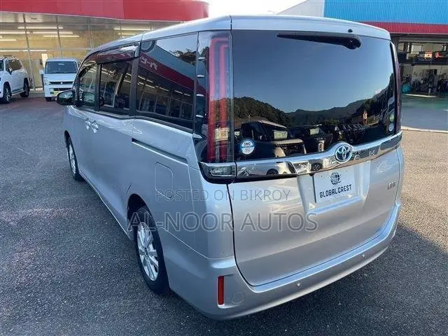 Toyota Noah 2021 Silver