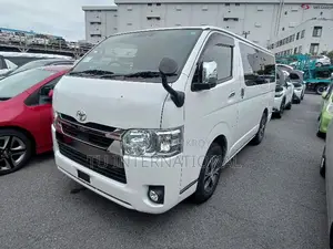 Toyota HiAce 2021