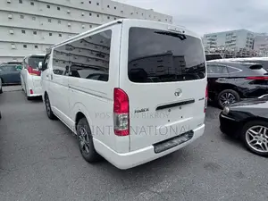 Toyota HiAce 2021