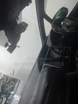 Toyota Noah ১.৮ ফ্রন্ট হুইল ড্রাইভ হাইব্রিড (৭ সিটার) ২০২১ কালো