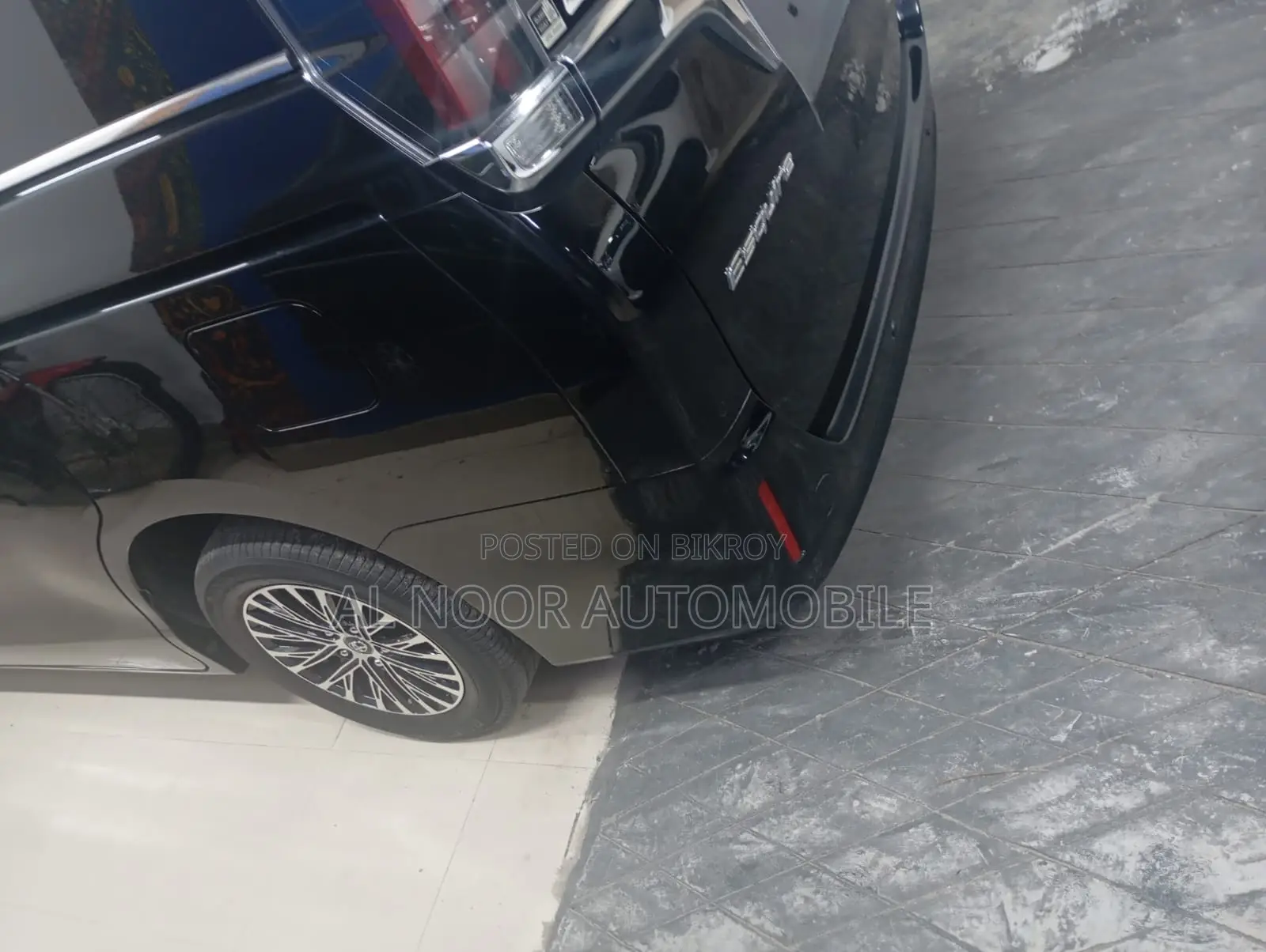 Toyota Noah ১.৮ ফ্রন্ট হুইল ড্রাইভ হাইব্রিড (৭ সিটার) ২০২১ কালো