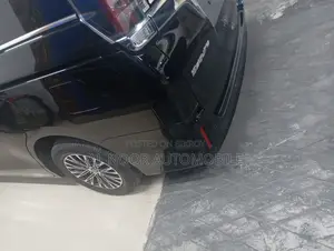 Toyota Noah ১.৮ ফ্রন্ট হুইল ড্রাইভ হাইব্রিড (৭ সিটার) ২০২১ কালো