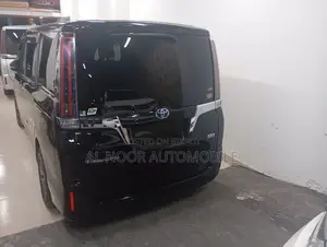 Toyota Noah ১.৮ ফ্রন্ট হুইল ড্রাইভ হাইব্রিড (৭ সিটার) ২০২১ কালো
