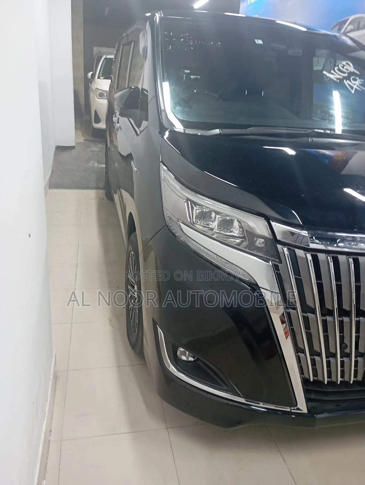 Toyota Noah ১.৮ ফ্রন্ট হুইল ড্রাইভ হাইব্রিড (৭ সিটার) ২০২১ কালো