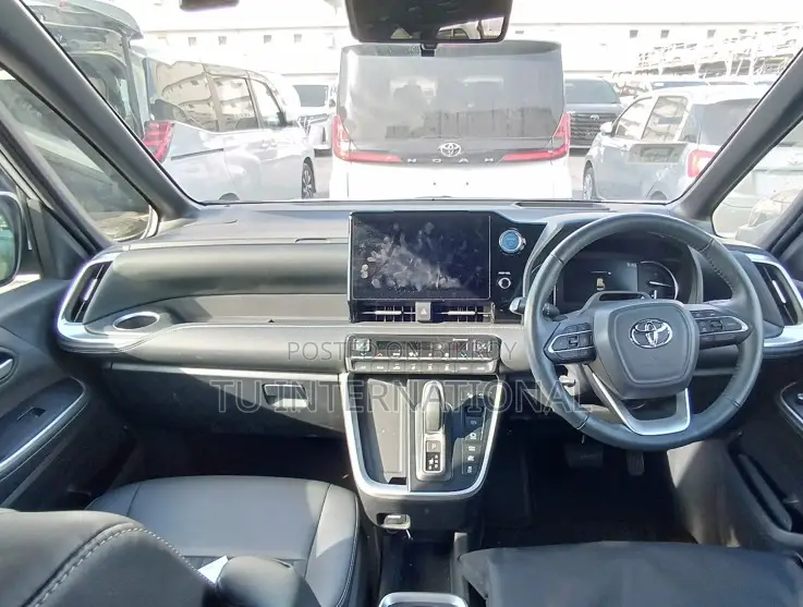 Toyota Noah 2022 Pearl
