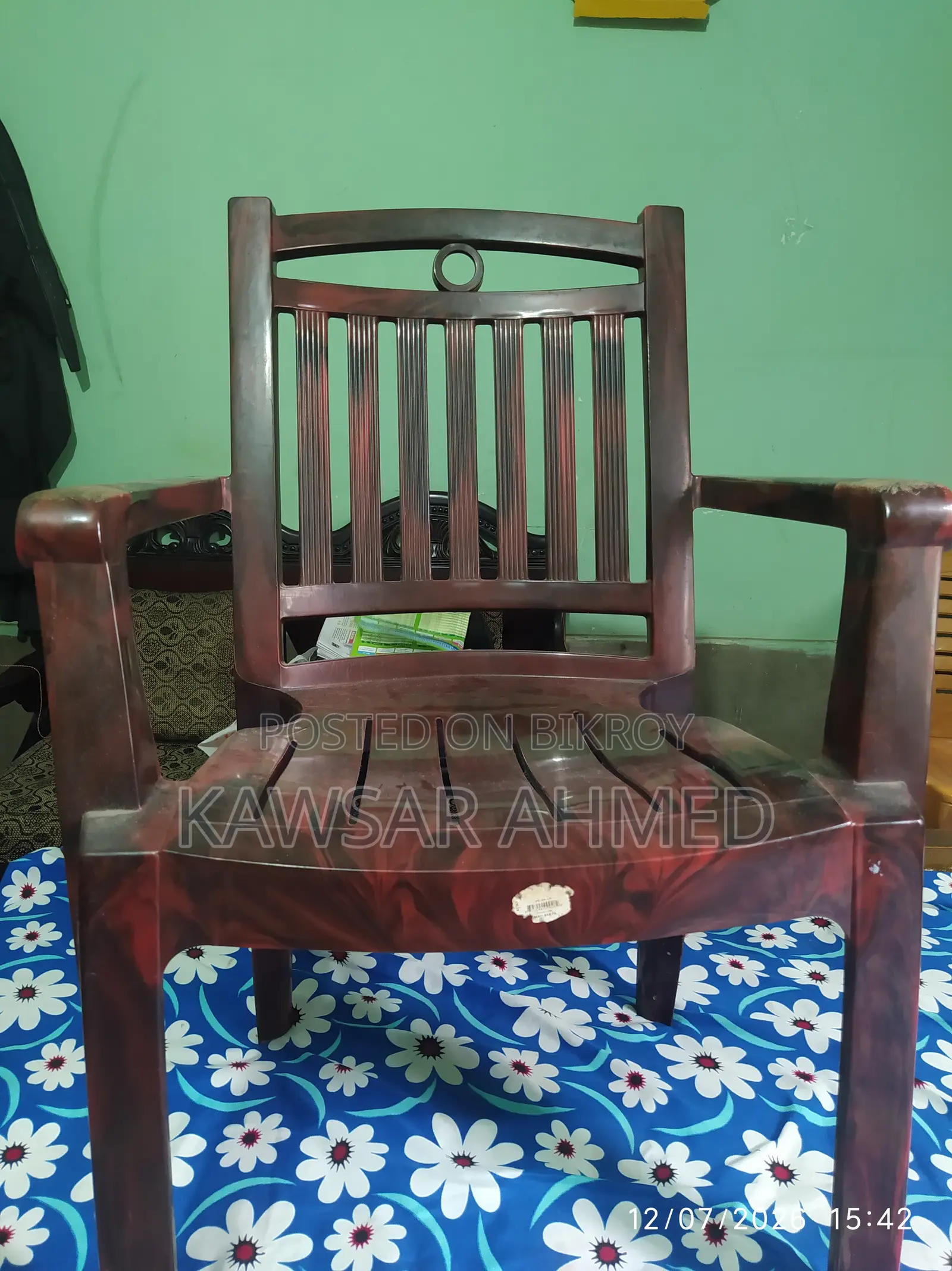 দুটি ব্যবহৃত প্লাস্টিকের চেয়ার - ভালো কন্ডিশন, বাসা বা অফিসের জন্য