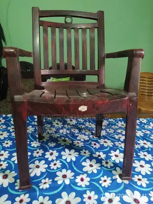 দুটি ব্যবহৃত প্লাস্টিকের চেয়ার - ভালো কন্ডিশন, বাসা বা অফিসের জন্য