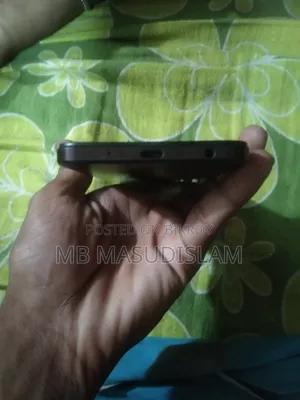 Vivo Y28s 128 GB Red