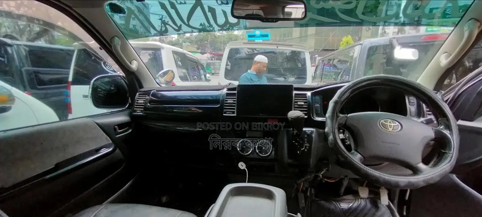 Toyota HiAce 2013 Black