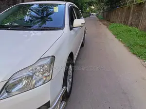 টয়োটা প্রমিও ১.৫ এফডব্লিউডি ২০১২ হোয়াইট