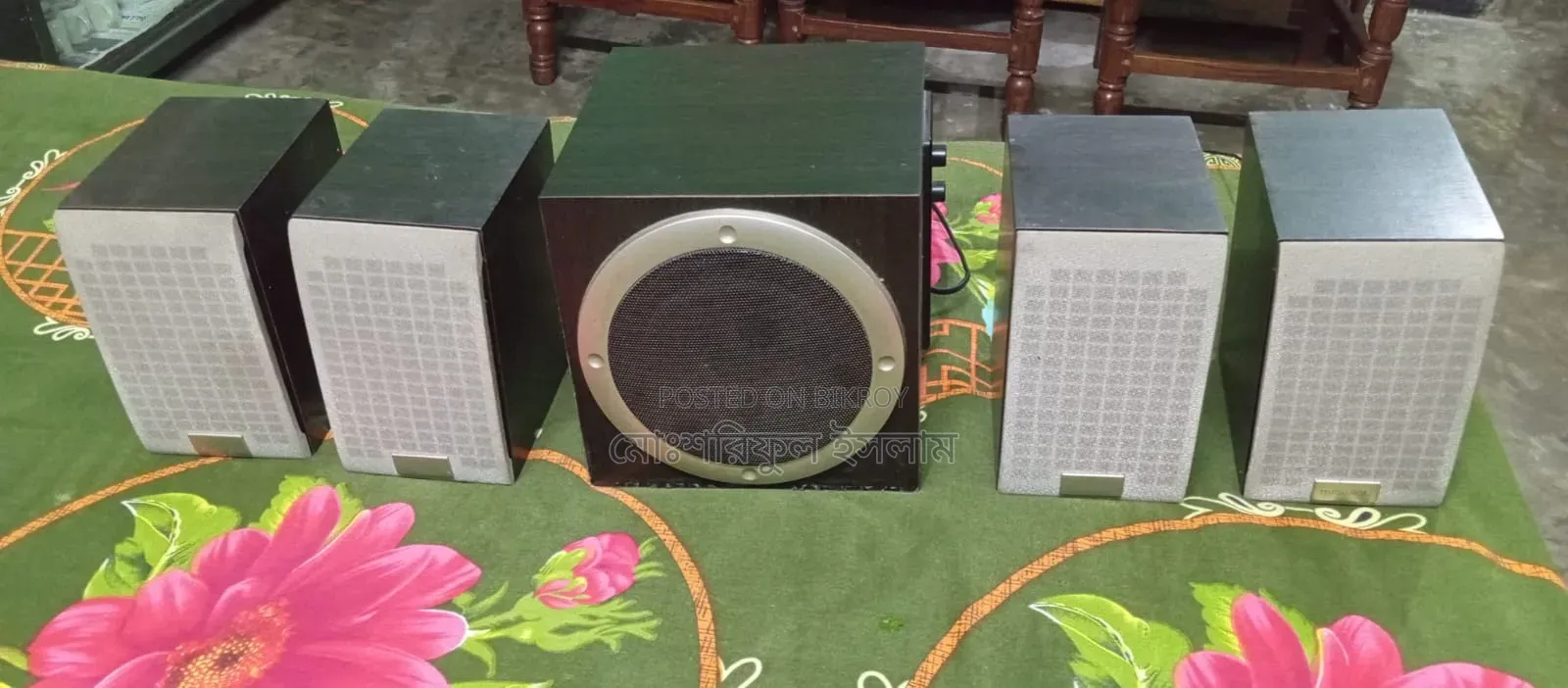 কম্পিউটার সাউন্ড বক্স কোন সমস্যা নাই নতুনের মত হয়ে আছে খুব