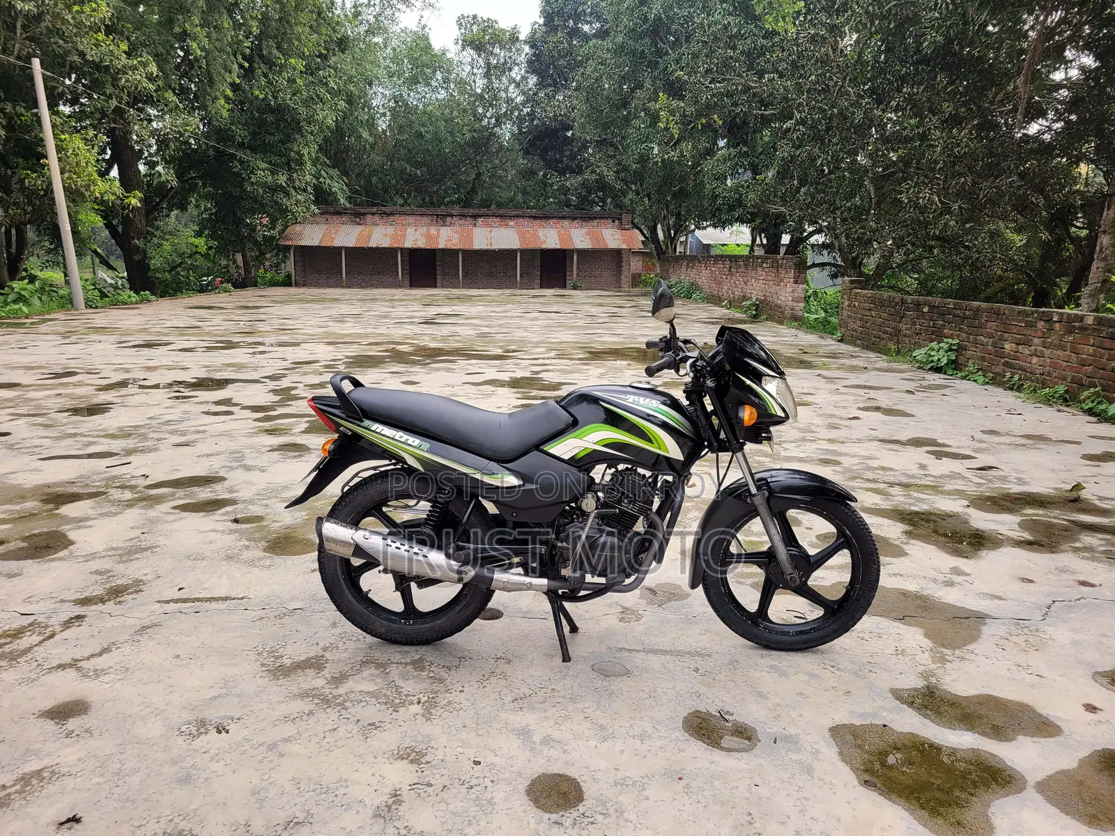 টিভিএস মেট্রো ২০১১ কালো