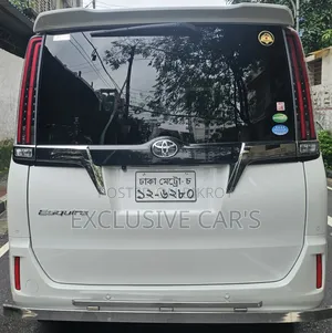 Toyota Esquire 2019 Pearl