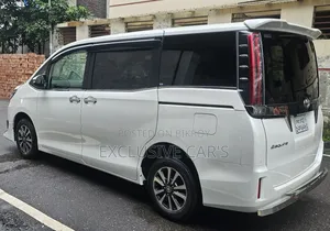 Toyota Esquire 2019 Pearl