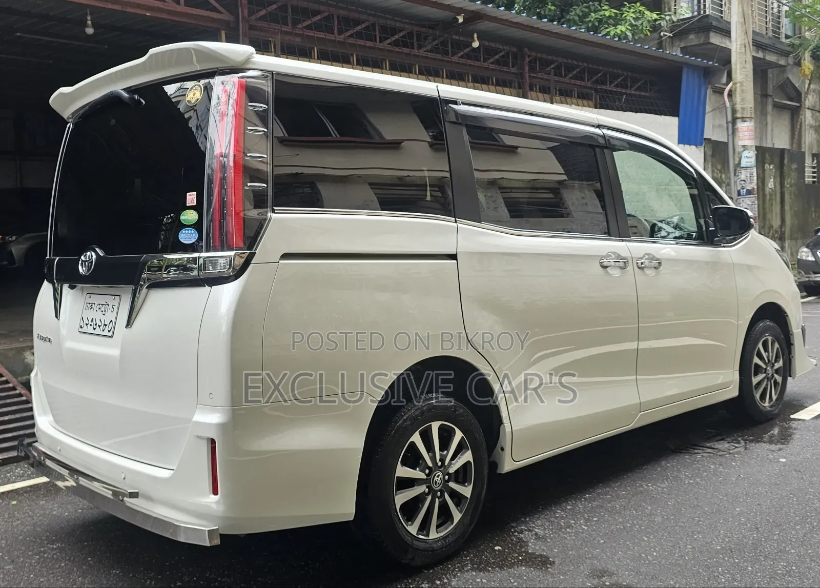 Toyota Esquire 2019 Pearl