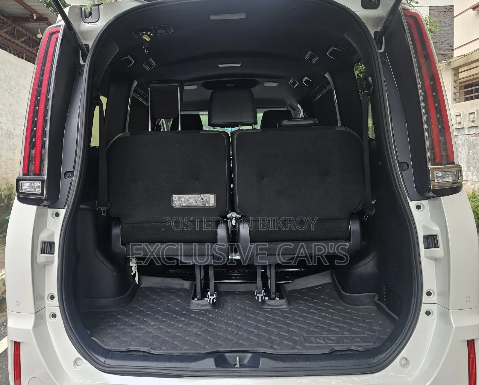 Toyota Esquire 2019 Pearl