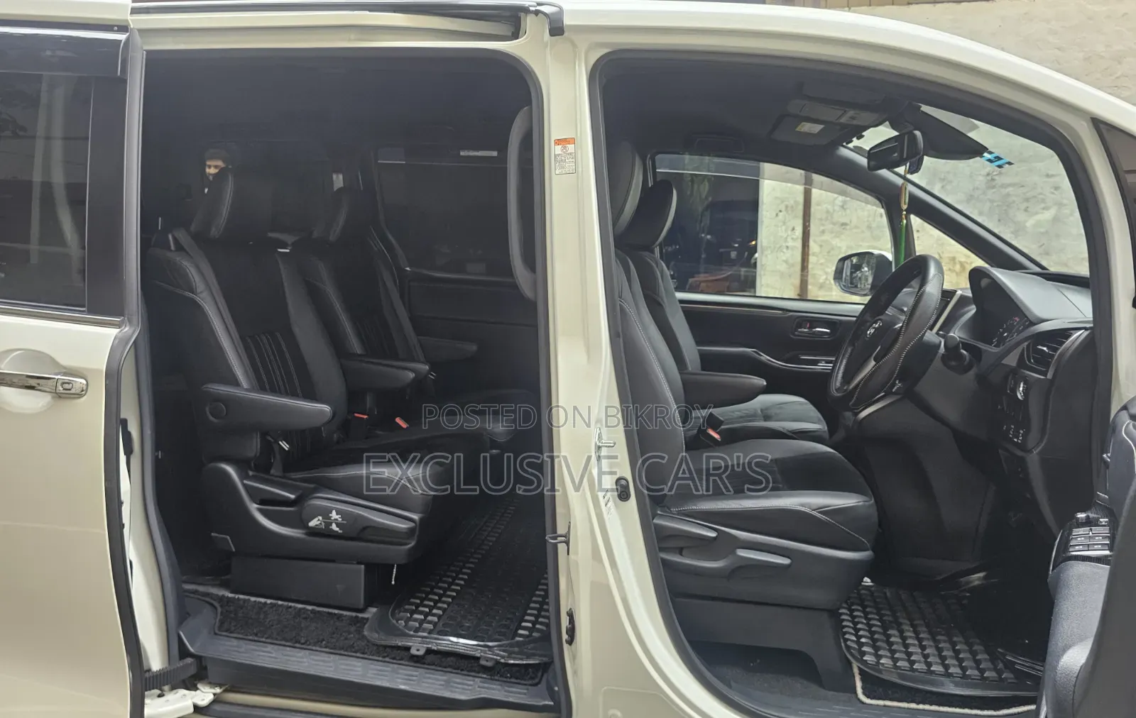 Toyota Esquire 2019 Pearl