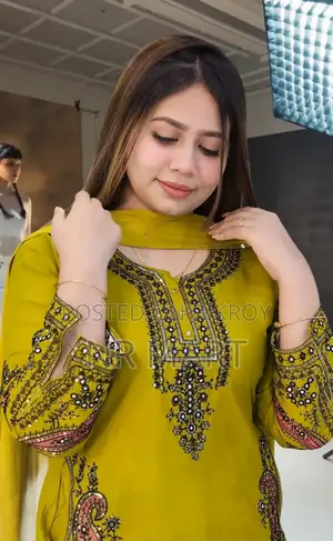  স্টাইলিশ সিকোয়েন্স এমব্রয়ডারি থ্রি-পিস