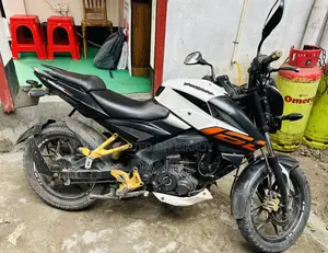 বাজাজ পালসার এনএস ১৬০ ২০১৯ সাদা