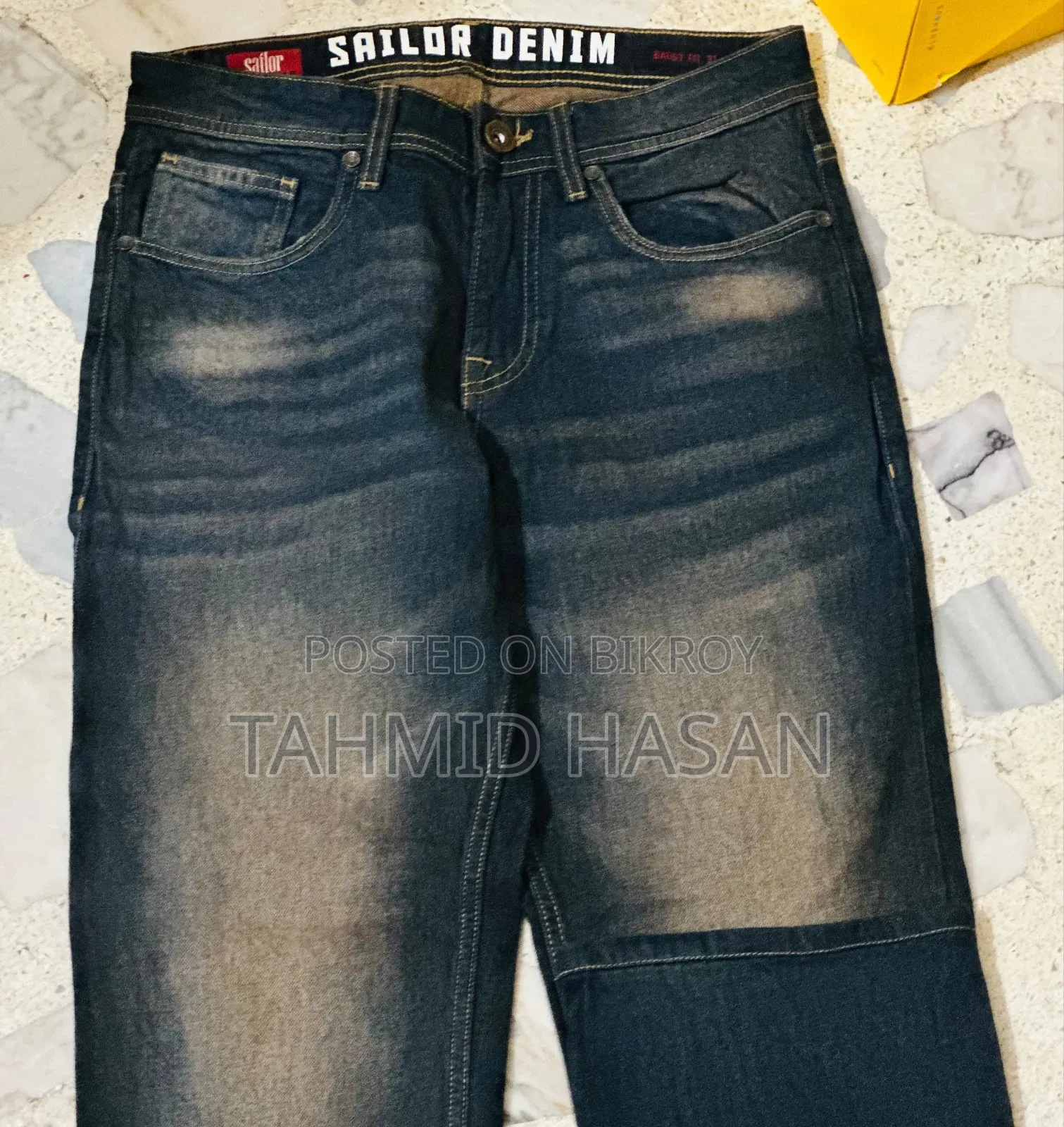 Sailor থেকে ডার্টি ওয়াশ বুটকাট প্যান্ট।