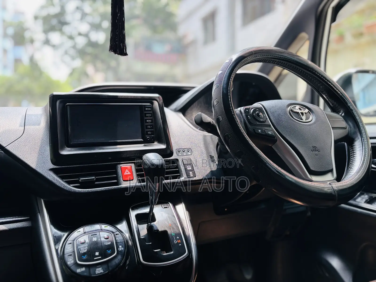 Toyota Esquire 2018 Silver