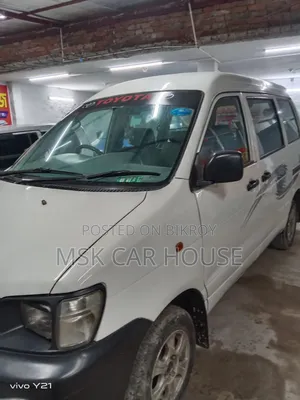 টয়োটা বিবি ২০০২ সাদা