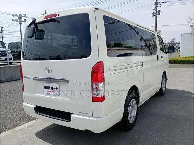 Toyota HiAce 2021 White