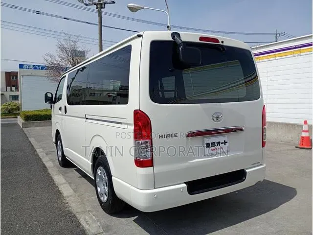 Toyota HiAce 2021 White