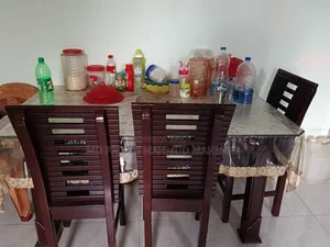 বিক্রি হবে ছয় চেয়ারের ডাইনিং টেবিল