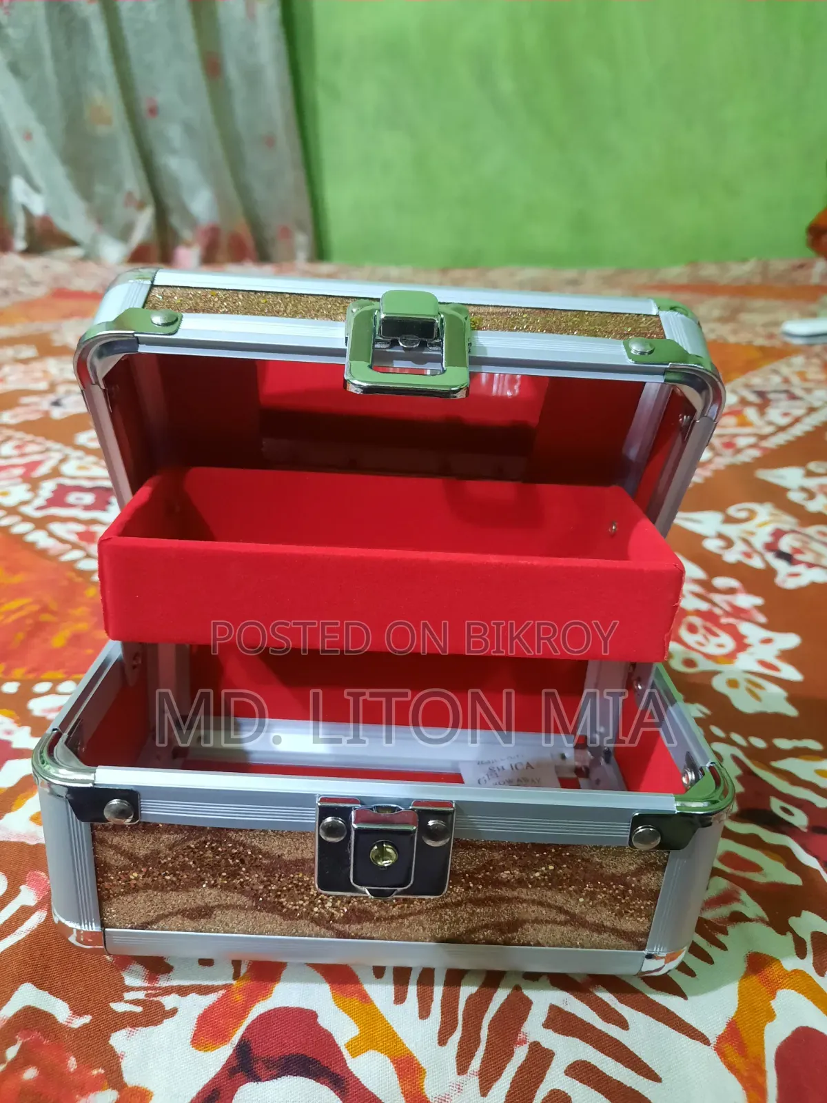জুয়েলারি এবং মেকআপ বক্স