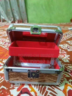 জুয়েলারি এবং মেকআপ বক্স