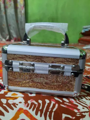 জুয়েলারি এবং মেকআপ বক্স