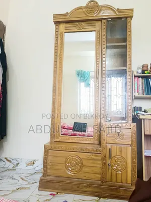 ড্রেসিং টেবিল
