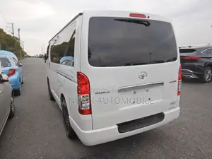 Toyota HiAce 2021 Black