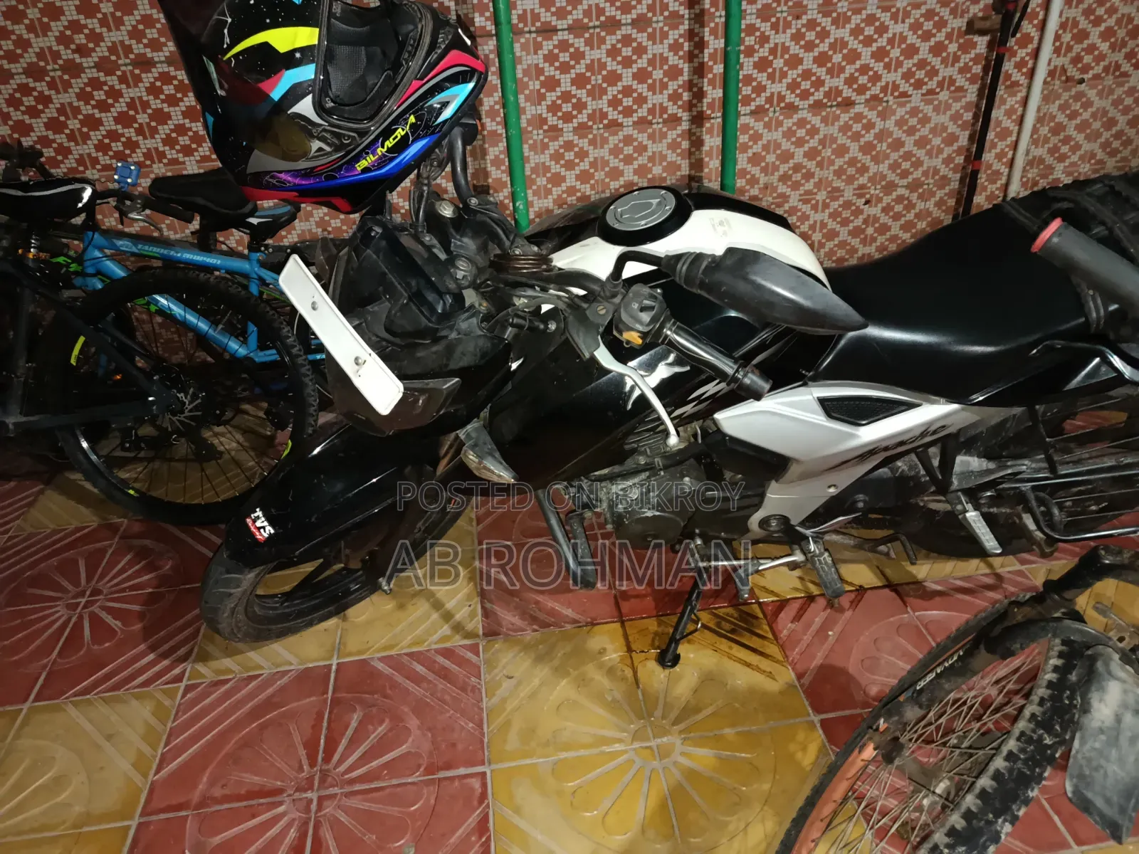 টিভিএস অ্যাপাচি আরটিআর ১৬০ ৪ভি ২০২০ ব্ল্যাক