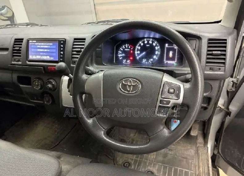 Toyota HiAce 2021 Silver