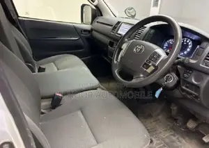 Toyota HiAce 2021 Silver