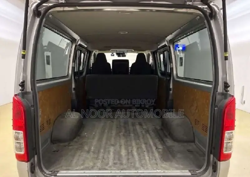 Toyota HiAce 2021 Silver