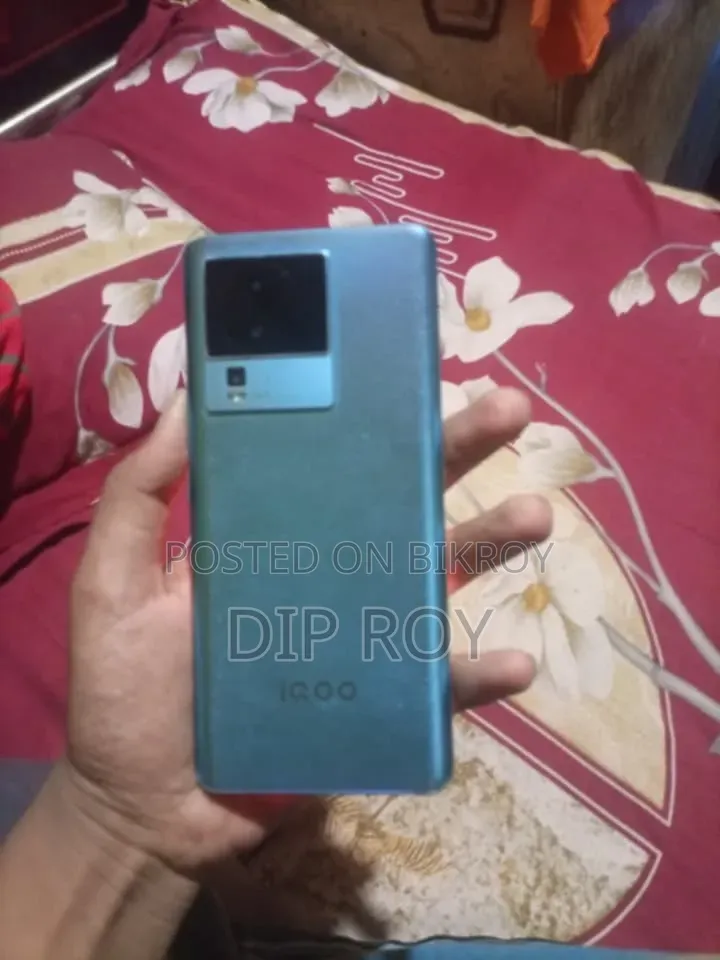 iQOO 256 GB Blue