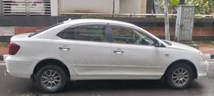 টয়োটা প্রিমিয়ো ২০০৩ সাদা