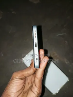 টেকনো স্পার্ক ৪০ ১২৮ জিবি হোয়াইট
