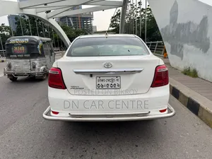টয়োটা এক্সিও ২০১৬ সাদা