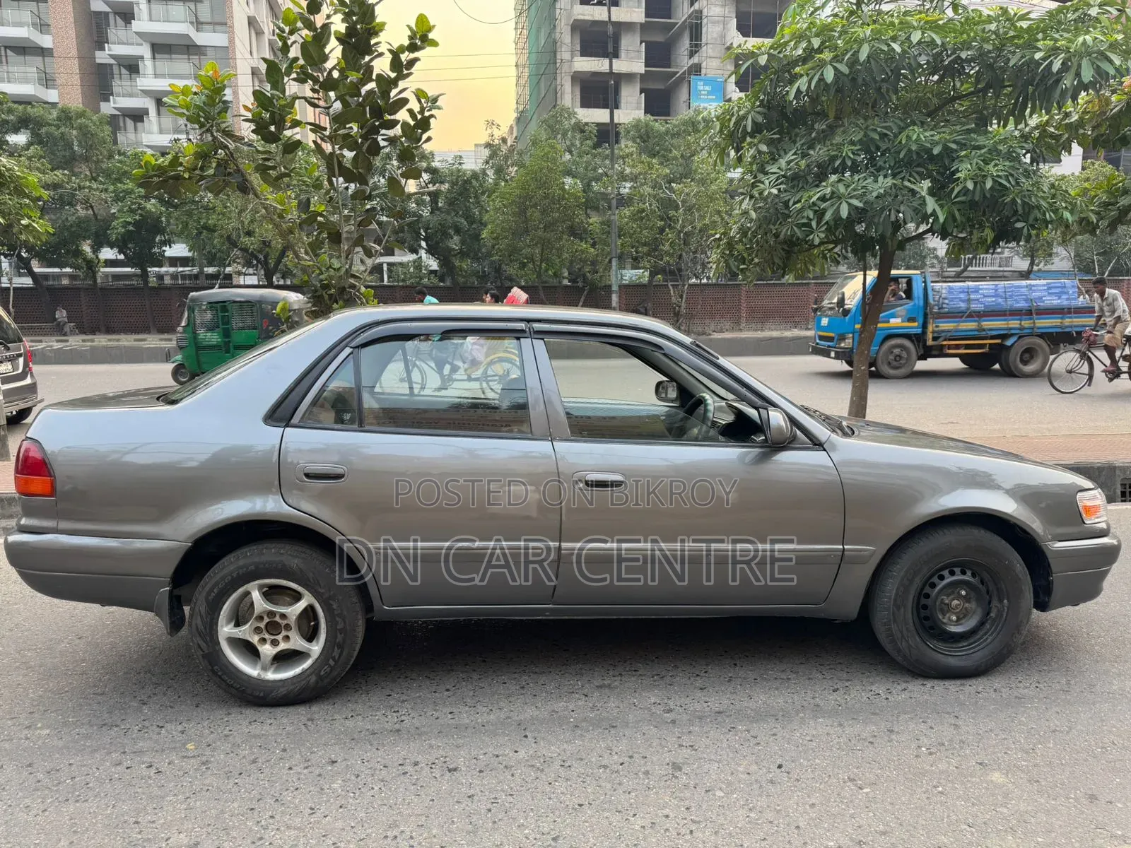 টয়োটা করোলা ১৯৯৫ ধূসর
