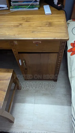 রিডিং টেবিল