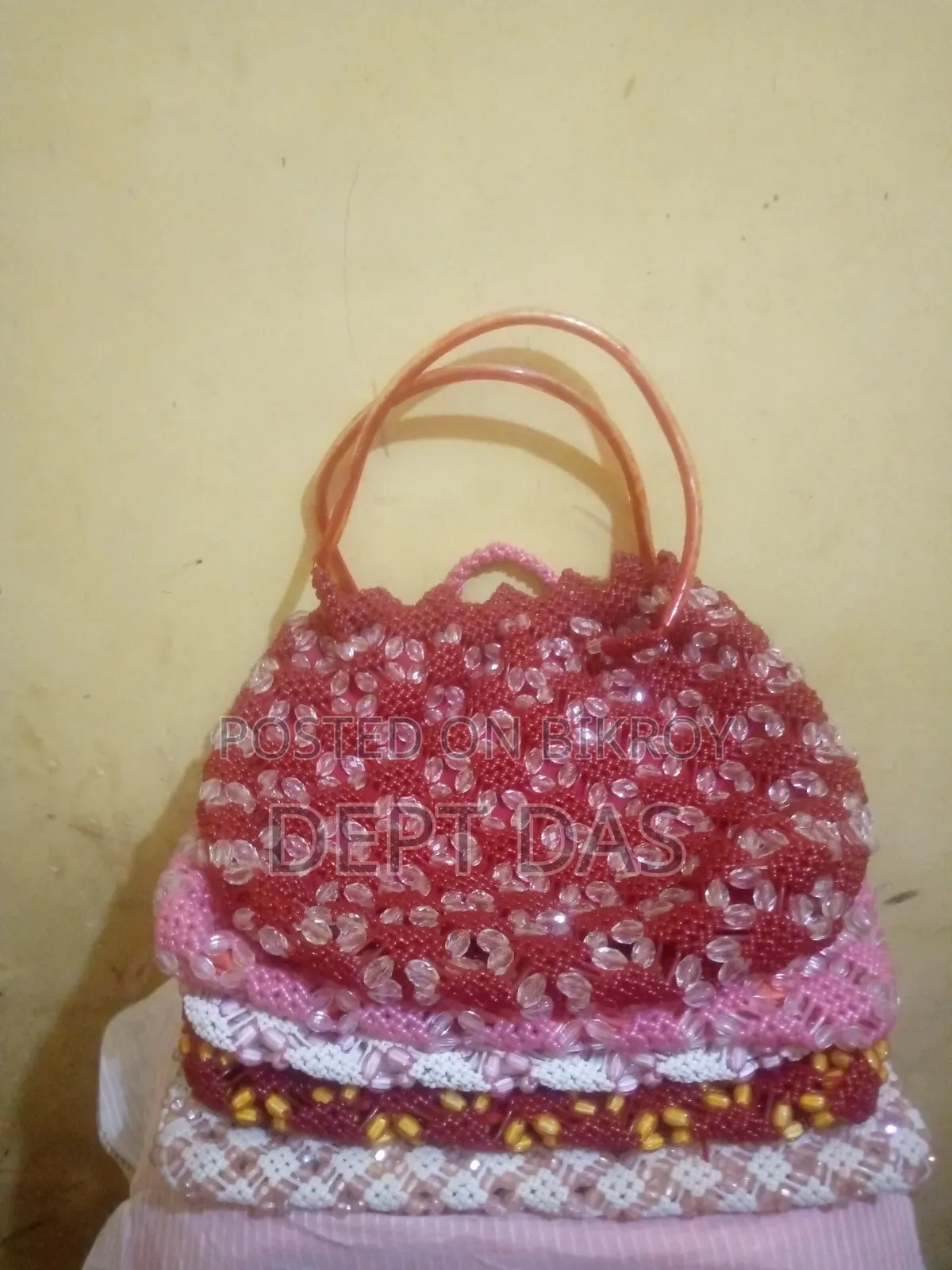 হাতে তৈরি ব্যাগ